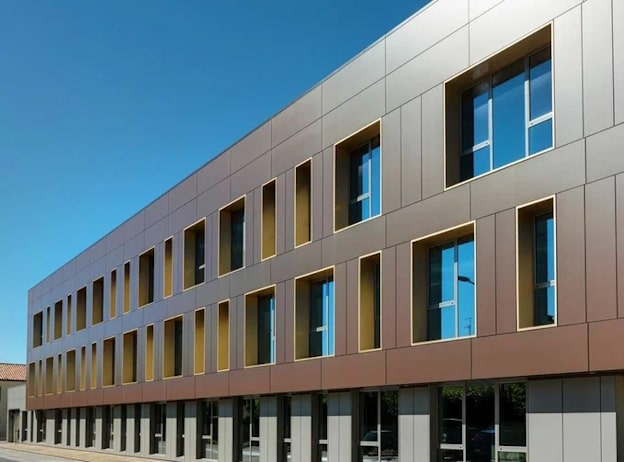 Фасад из искусственного камня и монтаж НВФ